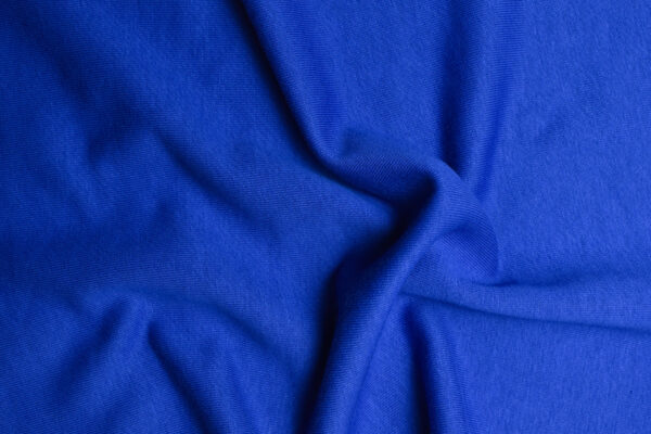 Чому тринитка стала головною тканиною для верхнього одягу